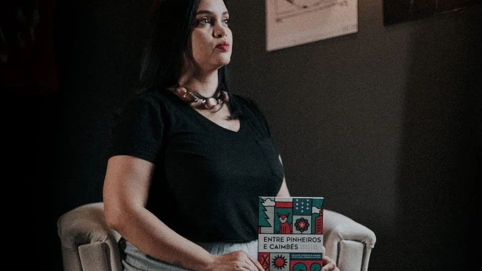 ‘Entre Pinheiros e Caimbés’ de escritora roraimense é lançado na Amazon