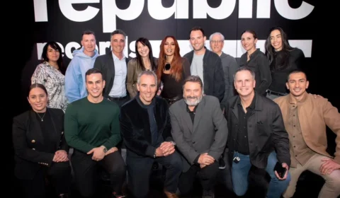 Anitta anuncia contrato com gravadora de Taylor Swift, a Republic Records