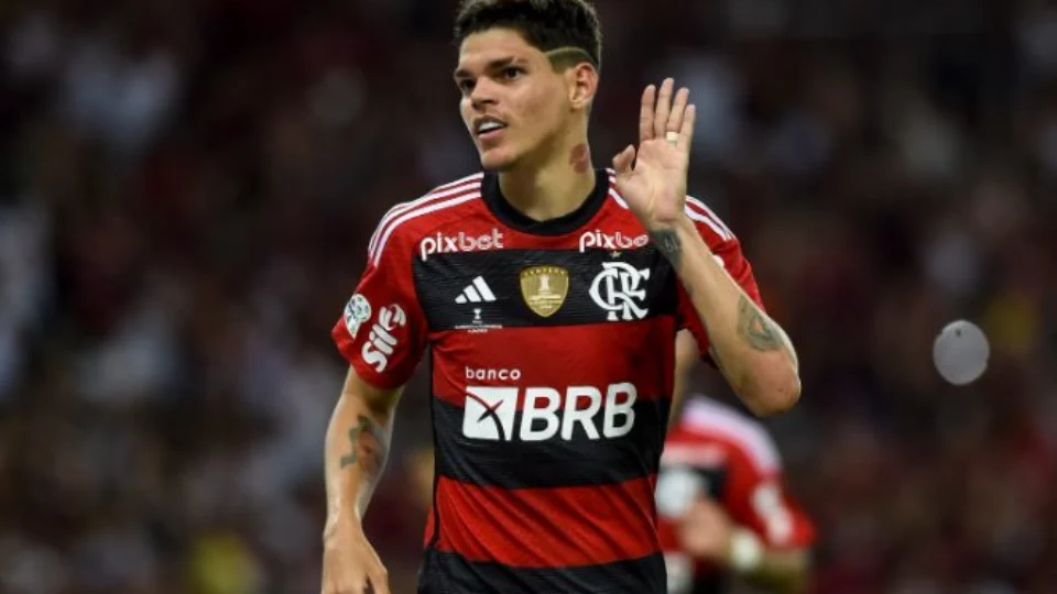 Com Ayrton Lucas inspirado, Flamengo vence o Flu e abre vantagem na final do Cariocão