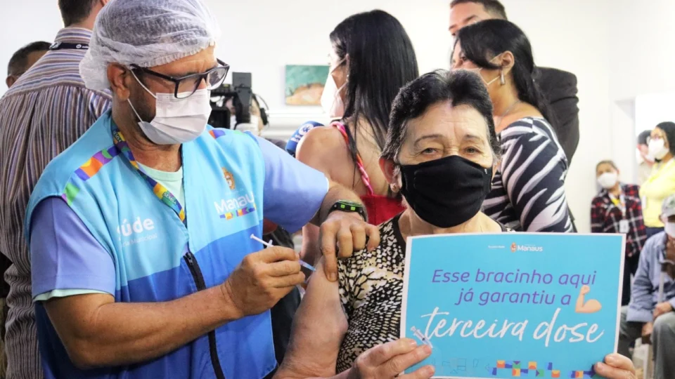 Vacinação contra Covid-19 tem nove pontos de imunização neste sábado em Manaus