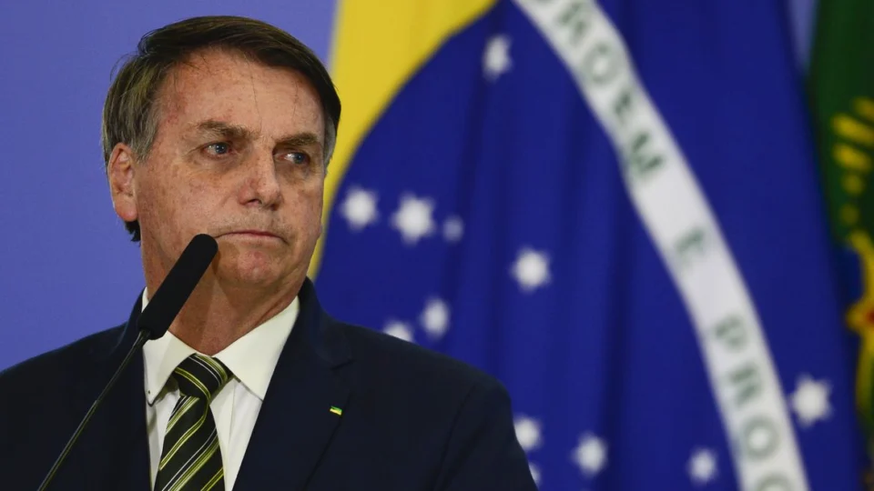 Após ficar inelegível, AGU prepara ação contra Bolsonaro por improbidade
