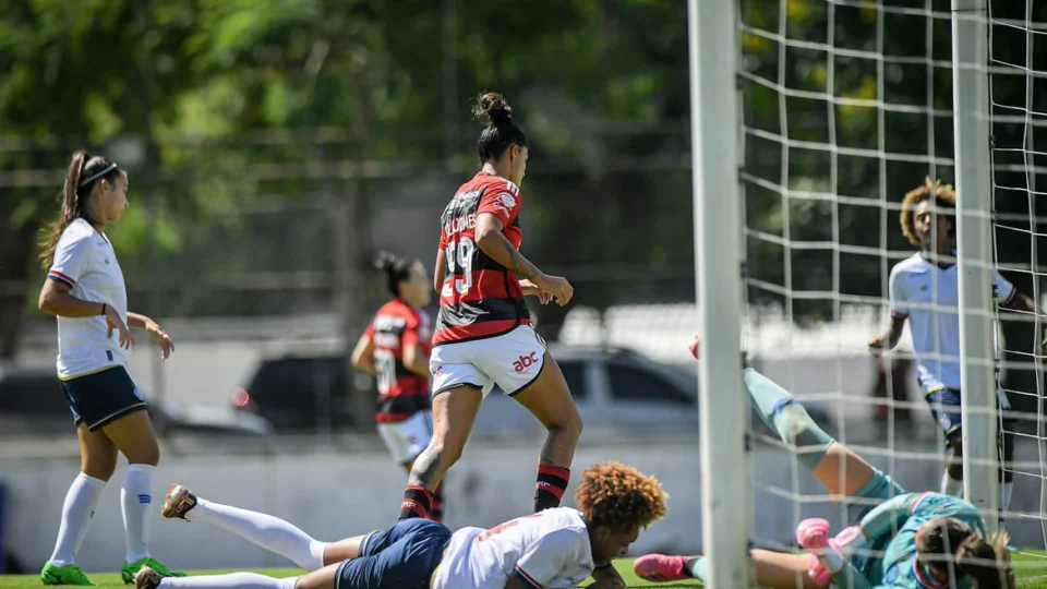 Brasileiro Feminino: Flamengo vence Bahia e assume liderança