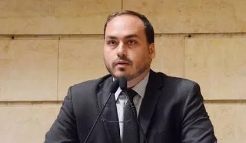 Carlos Bolsonaro perde porte de arma após PF negar renovação para 5 anos