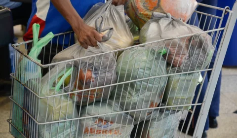Preço da cesta básica cai em 13 de 17 capitais do Brasil em março, diz Dieese