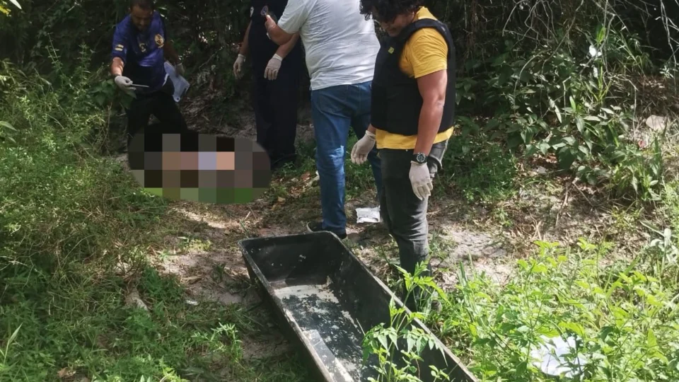 Corpo enterrado é encontrado em área de mata na Zona Norte de Manaus