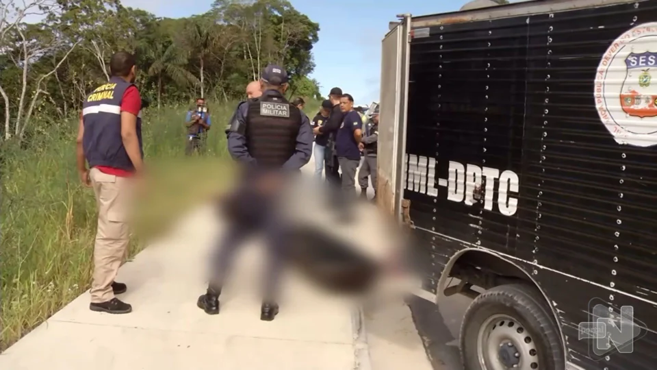 VÍDEO: corpo enrolado em rede é encontrado em avenida da Zona Leste de Manaus