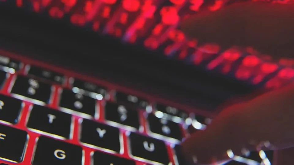 Brasil sofre mais de 100 bilhões de tentativas de crimes virtuais em 2022