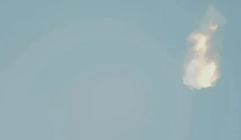 Foguete da SpaceX, de Elon Musk, explode logo após lançamento; veja vídeo