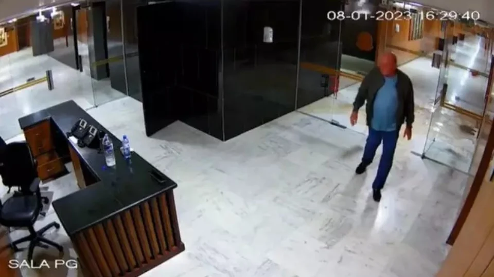 Dança das cadeiras no GSI: ministro interino exonera coronel Jorge Fontes