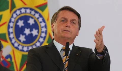 Bolsonaro devolve 3º kit de joias sauditas a um dia de depor à Polícia Federal