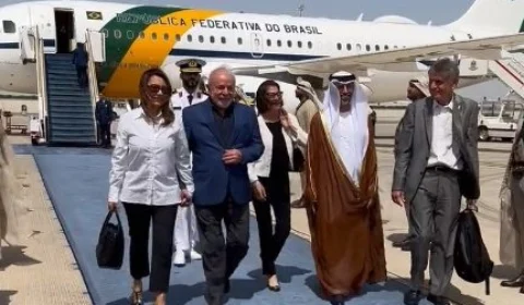 Lula negocia acordos comerciais e ambientais em Abu Dhabi neste sábado, 15