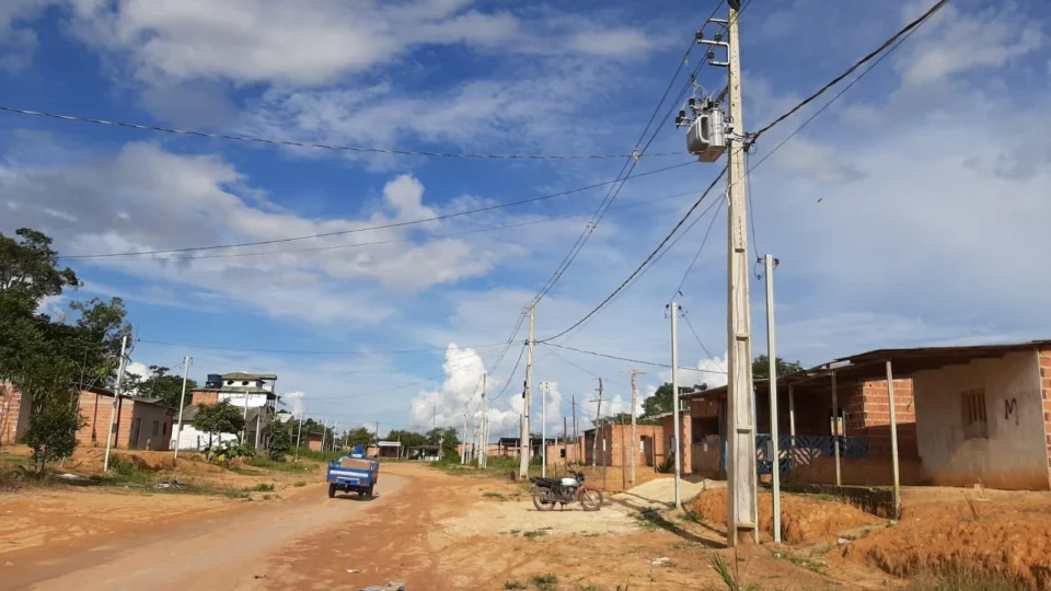 Dois bairros de Manaus recebem manutenção na energia elétrica neste domingo (4)