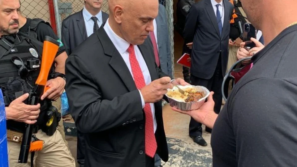 Ministros do STF visitam presos na Penitenciária da Papuda, em Brasília