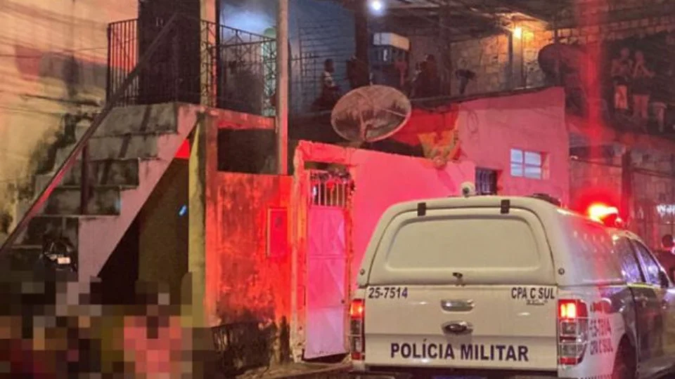 Mulher é morta a tiros dentro de casa na frente dos filhos em Manaus