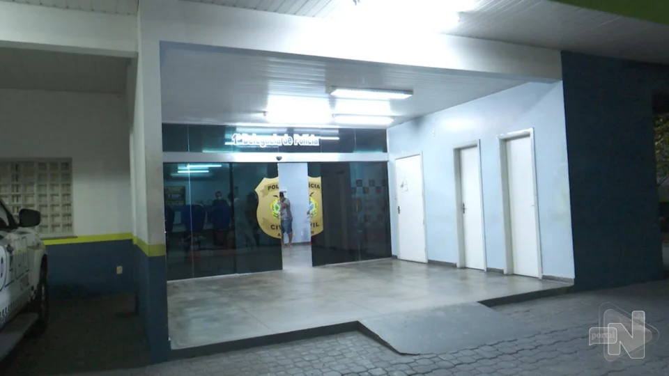 VÍDEO: após briga de casal, mulher é esfaqueada e homem é espancado em Manaus