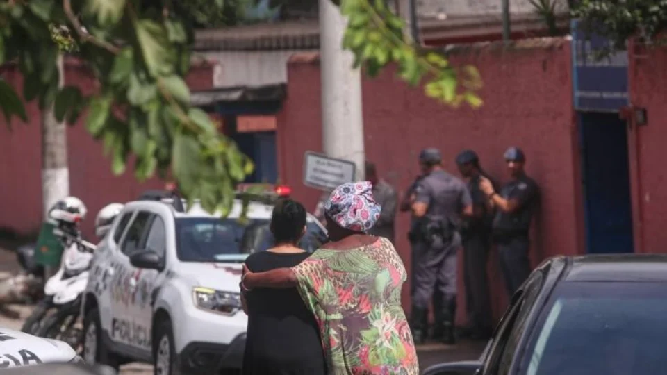 Mais de 300 pessoas foram presas na Operação Escola Segura no Brasil