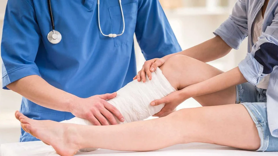 Robôs podem auxiliar cirurgias ortopédicas, diz especialista