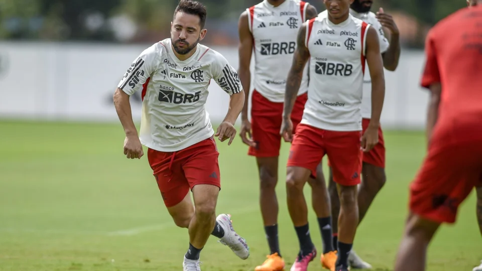 Técnico interino do Flamengo muda esquema de três zagueiros para estreia na Copa do Brasil