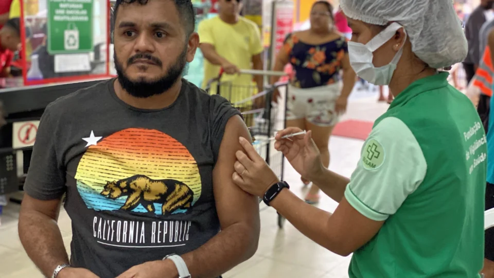 Saúde do AM amplia público-alvo da vacina bivalente contra Covid-19