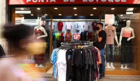 Vendas do comércio caem 0,5% em fevereiro no AM, diz IBGE