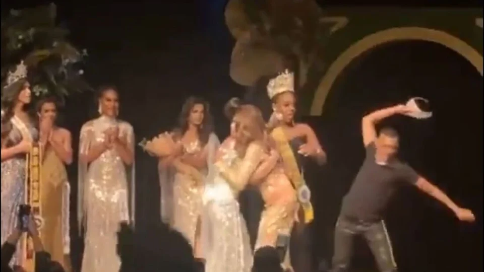 Miss Brasil Gay: homem invade premiação e destrói coroa da vencedora; veja