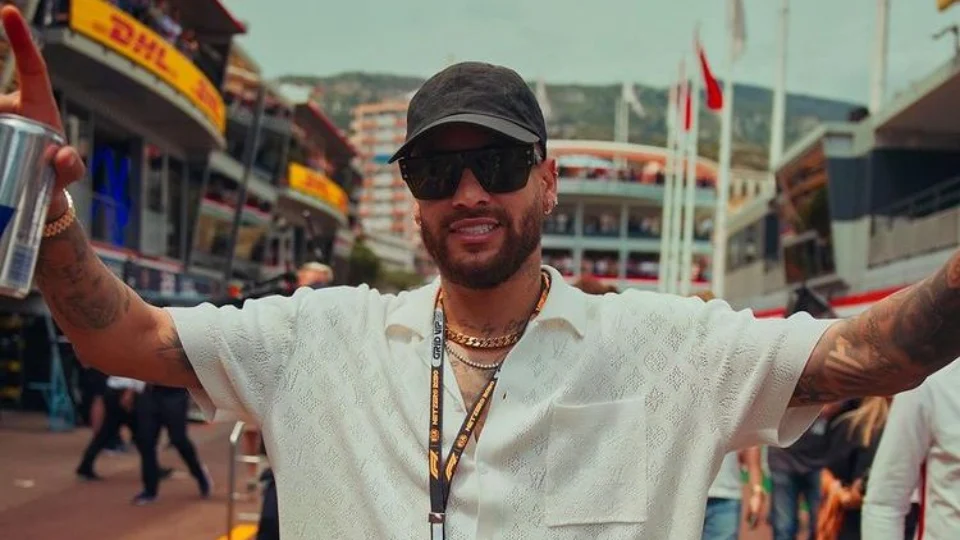 Guardiola liga para Neymar para saber sobre sua condição no PSG, diz jornal