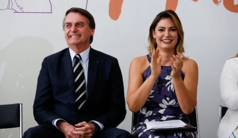 PF identifica depósitos em dinheiro vivo de Cid para Michelle Bolsonaro