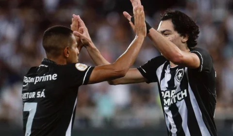 Botafogo vence Atlético-MG e segue 100% na liderança do Brasileirão