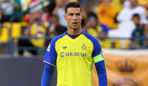 Cristiano Ronaldo empurra assistente de time adversário após jogo