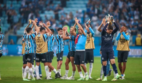 Luis Suárez brilha, Grêmio vence e aumenta crise do Internacional