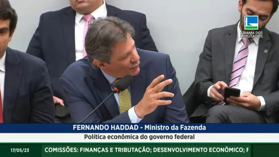 Nova política de preços da Petrobras é defendida por Haddad na Câmara