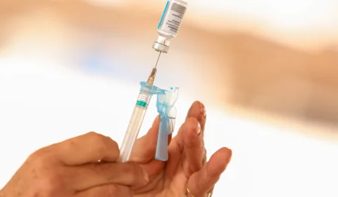 Ministério da Saúde estuda vacinação contra covid-19 apenas para prioritários