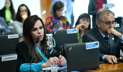 PL aprovada por comissão torna obrigatória internet nas escolas públicas