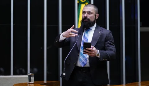 Aprovada PL que proíbe instituições de ensino de cobrar por diploma