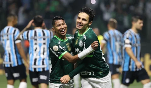 Palmeiras vence Grêmio de goleada e assume liderança da Série A do Brasileirão