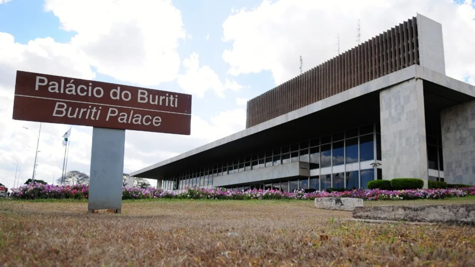 Para equilibrar contas, Ibaneis Rocha bloqueia uso de R$ 1 bilhão no DF