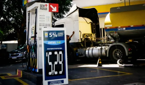 Petrobras aprova nova política para preços da gasolina e do diesel
