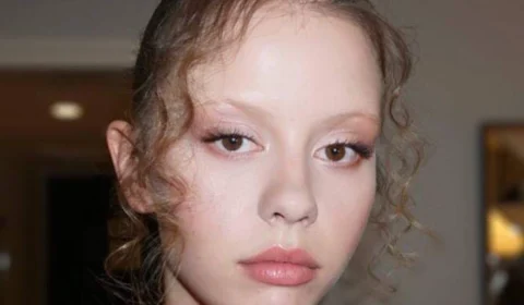 Internautas encontram perfil antigo de Mia Goth no Facebook; veja fotos