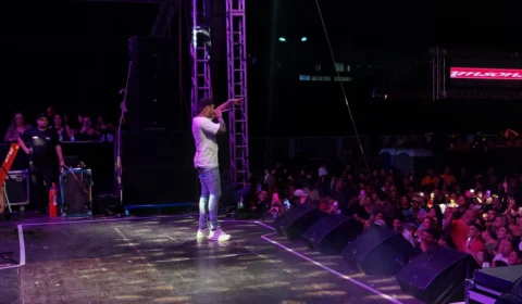 Tierry reúne fãs e canta sucessos no Podium da Arena da Amazônia, em Manaus