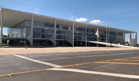 Presidente Lula retira grades em frente ao Palácio do Planalto