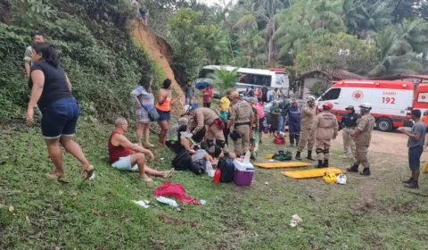 Vídeo: colisão de caminhão e micro-ônibus na BR-174 deixa feridos no AM