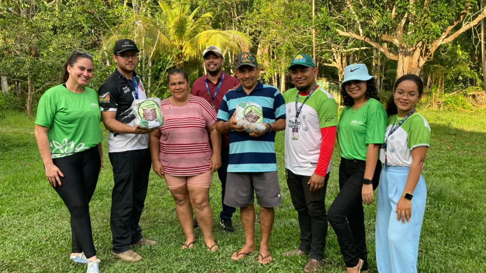 Agricultores de Alvarães-AM obtêm kits com sementes para aquecer produção local