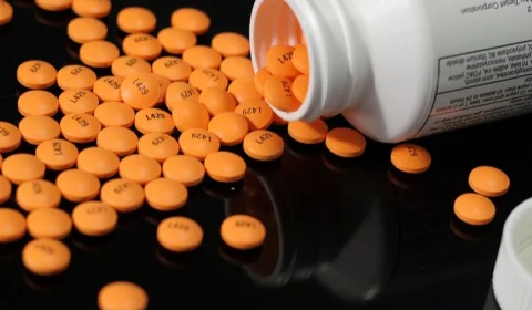 Campanha em Manaus alerta sobre os riscos da automedicação; confira