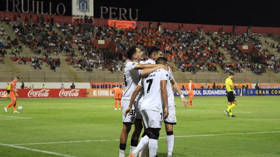 Sul-Americana: Botafogo leva sufoco no final, mas vence César Vallejo por 3 a 2
