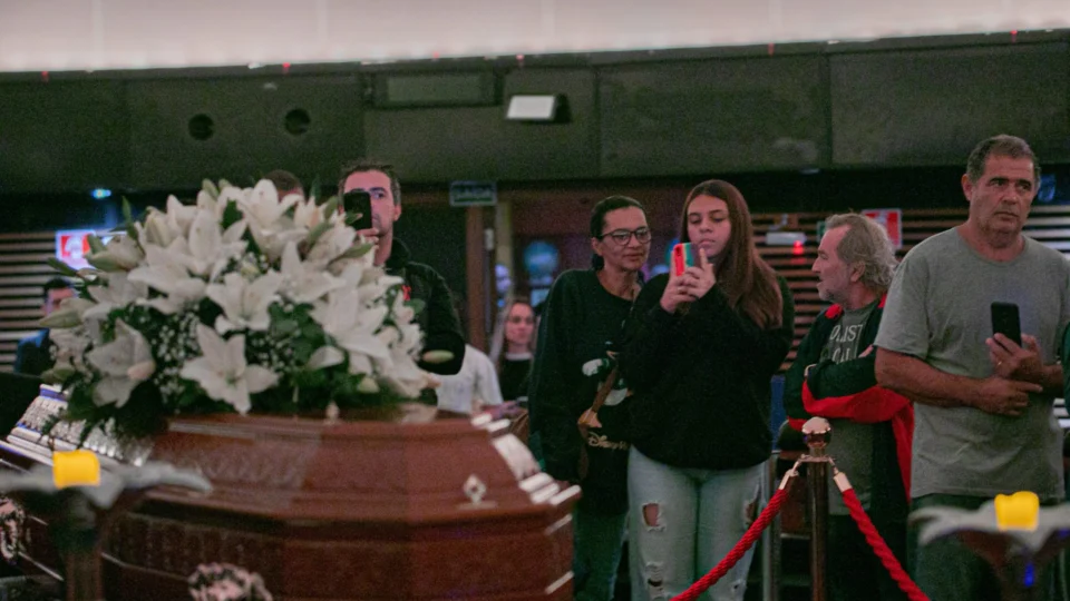 Galeria de fotos: veja velório de Rita Lee no Planetário do Parque Ibirapuera