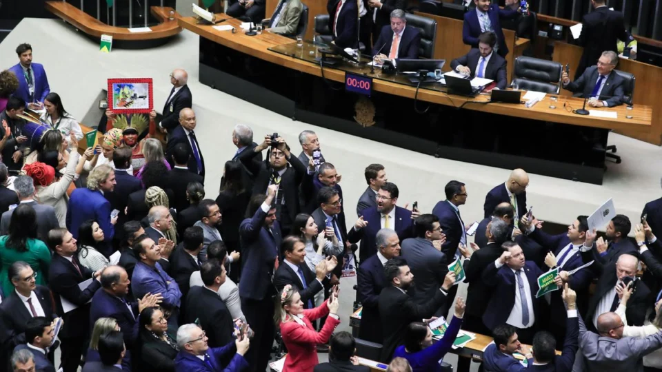 Marco temporal: Câmara dos deputados aprova demarcação de terras indígenas