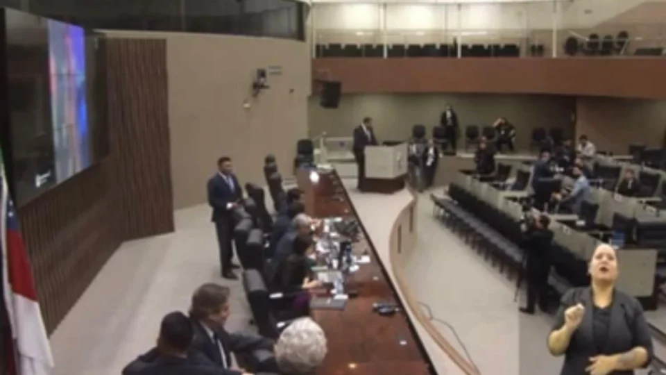 Vídeo de MC Pipokinha nua é exibido durante sessão na Câmara Municipal de Manaus