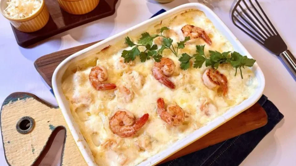 Receita Fácil – Camarão ao molho branco gratinado com batata: pronto em 50 min