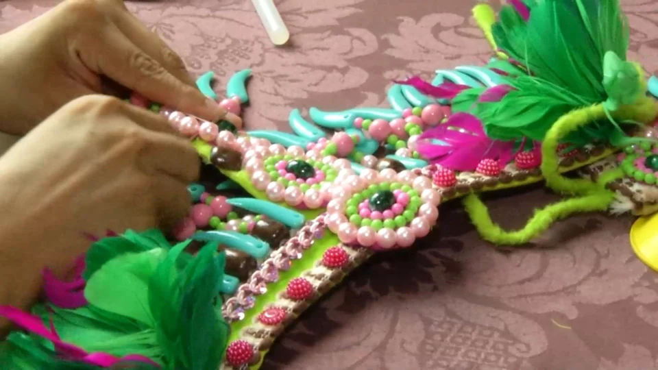 VÍDEO: acompanhe a confecção dos figurinos e adereços do Festival Norte Bumbás