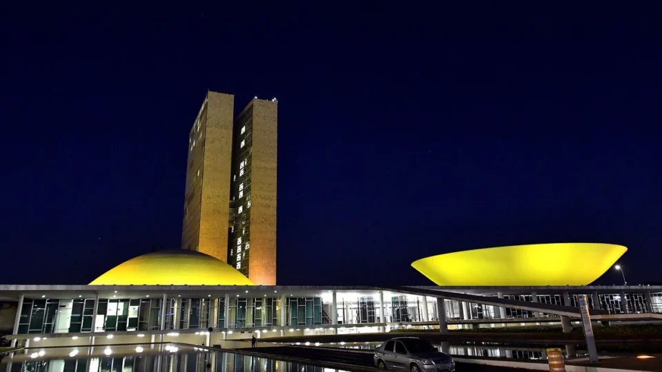 Liberado R$ 1,7 bilhão em emendas no dia previsto para votar MP dos ministérios